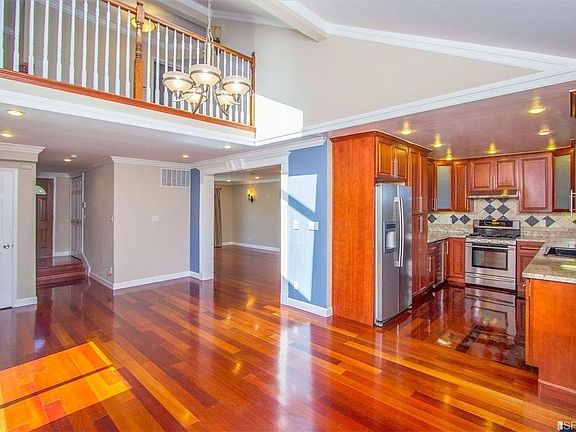 2nd image of 3900 Chatham Ct