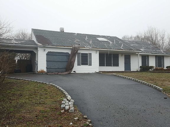 2nd image of 70 Imperial Dr
