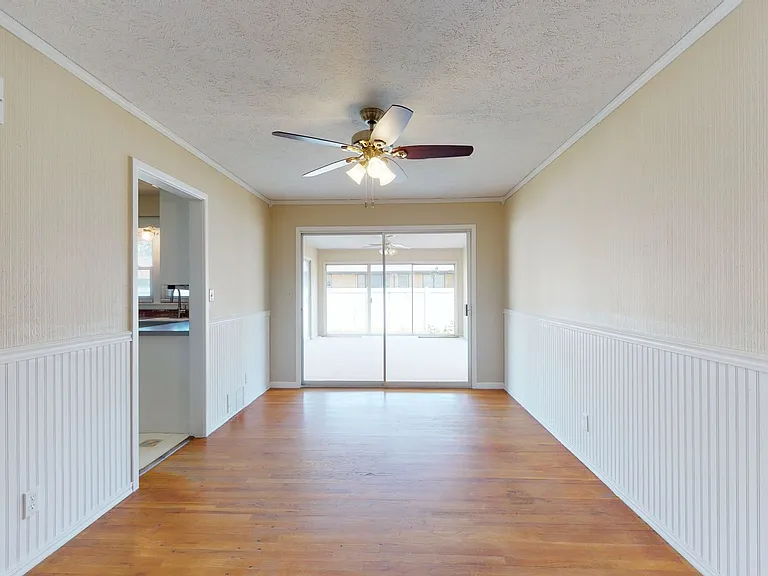1208 Truman St — Photo 4