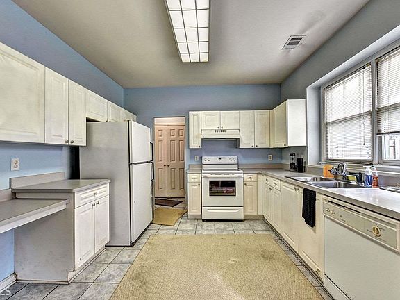 3rd image of 1055 Meadow Walk Ave