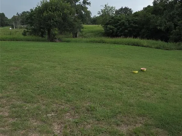 S Jefferson Ave, Cameron, TX 76520