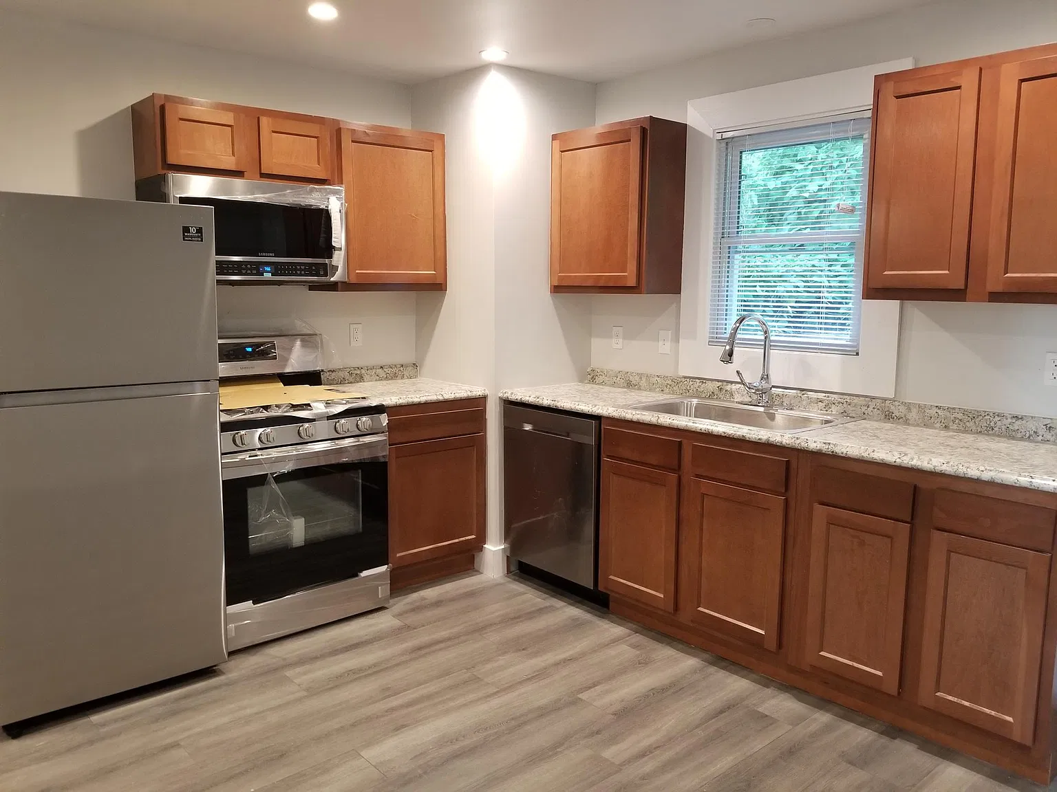 2 bed, 1.5 bath, 1024 sqft, $1,650 — Photo 2