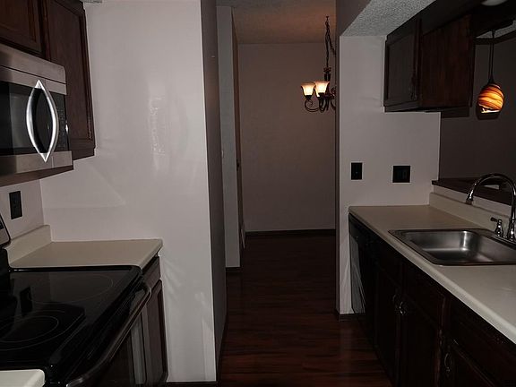 4th image of 127 Monmouth Way