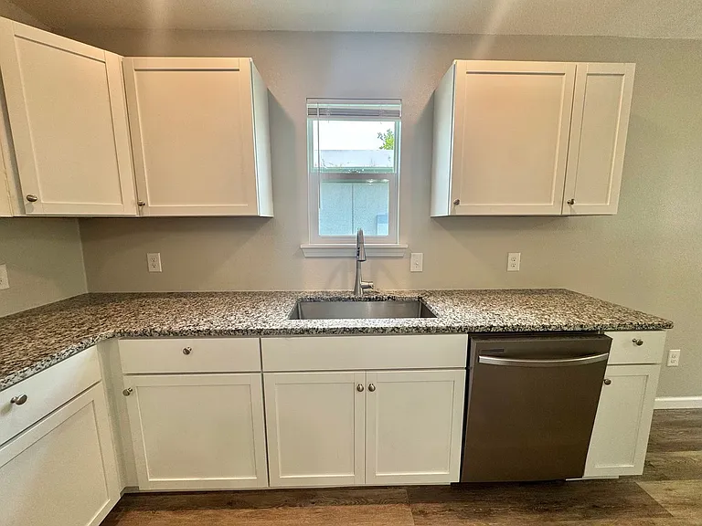 1007 N Quincy Ave — Photo 8