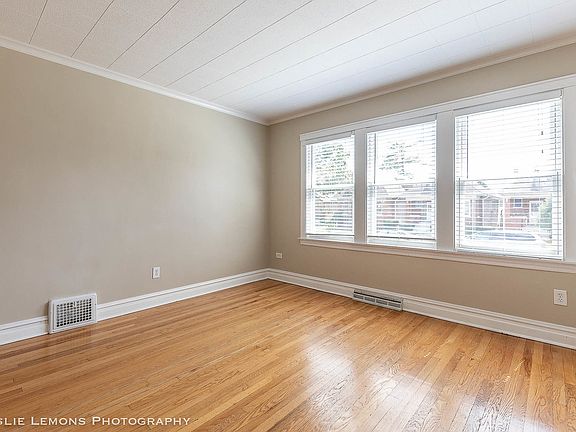 3rd image of 5844 W Wilson Ave