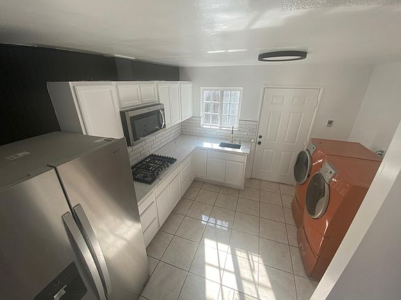 5th image of 1211 E Altadena Dr