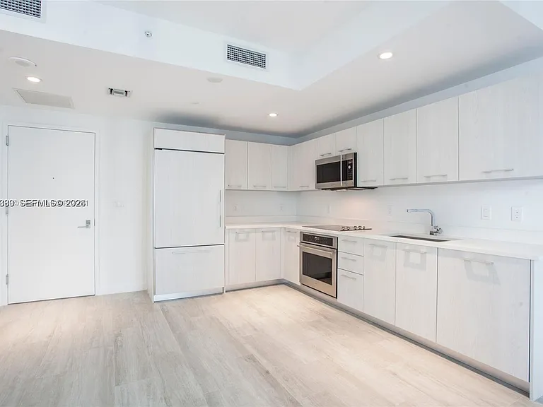 55 SW 9th St #1907 — Photo 2