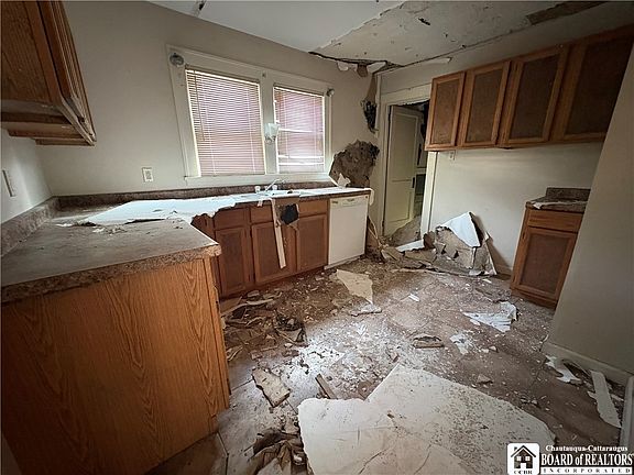 5th image of 122 N 18th St