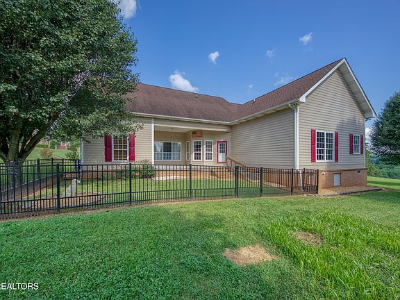 5th image of 1833 Edward Dr