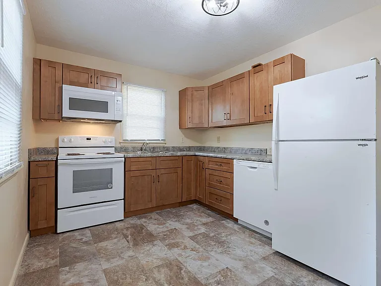 4010 Lewis Ave — Photo 2