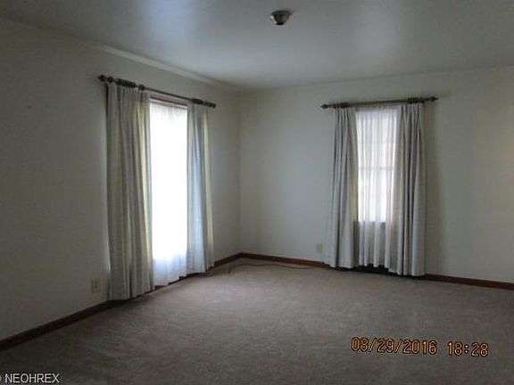 3rd image of 3326 Fremont Ave