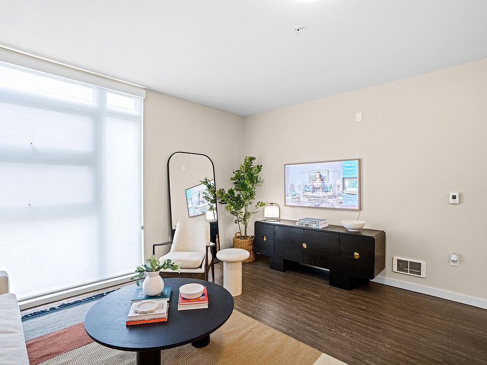 Spacious Living Room at L Seven Apartments in San Francisco, CA 94103