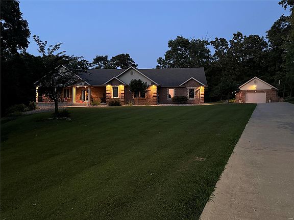 2nd image of 829 Hillcrest Dr