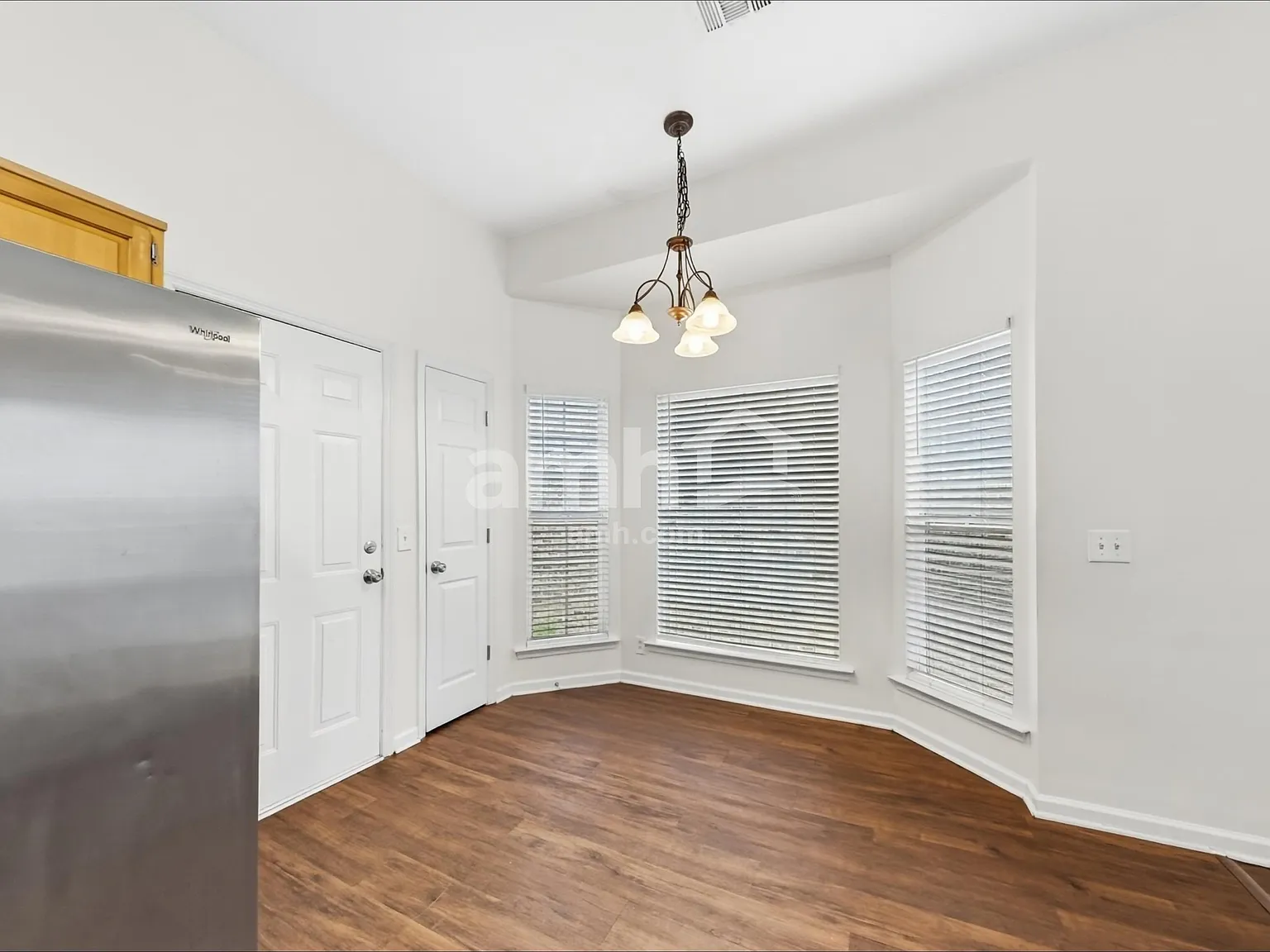 4 bed, 2.5 bath, 2348 sqft, $2,580 — Photo 4