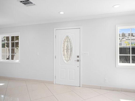 3rd image of 10227 Helendale Ave
