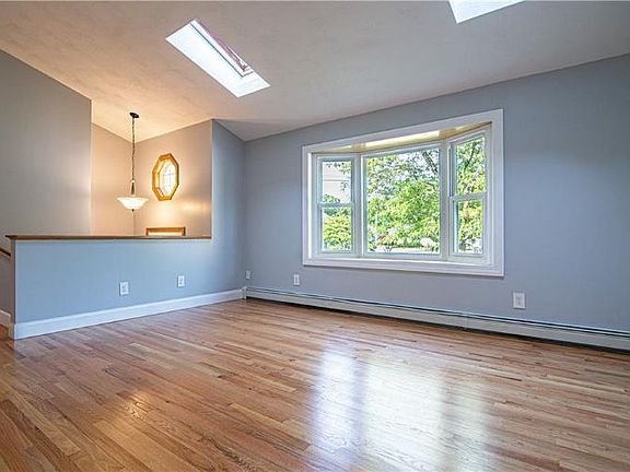 4th image of 17 Allison Ct