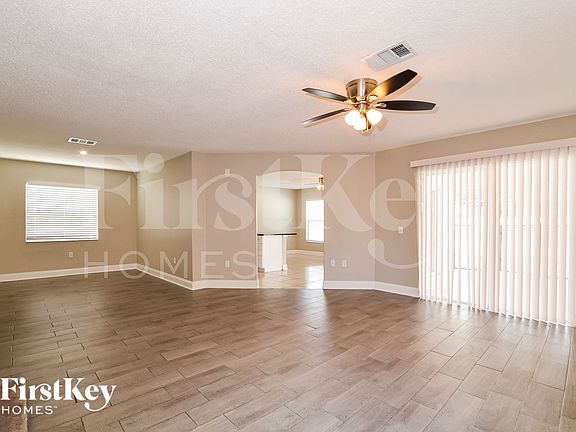 4th image of 2514 Hamlet Ln