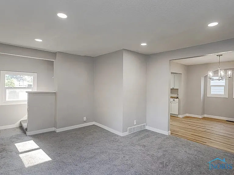 2242 Vaness Dr — Photo 10