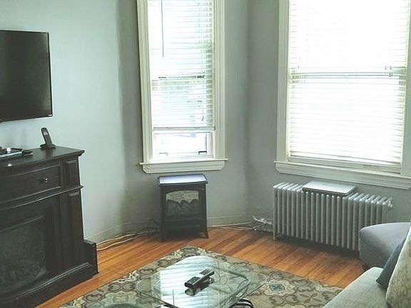 3rd image of 854 Saratoga St