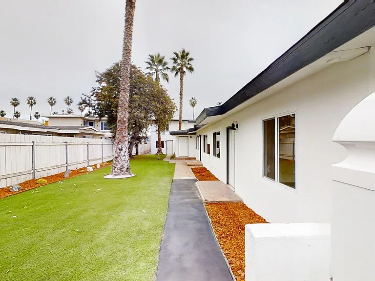 1009 Hornblend St — Photo 11