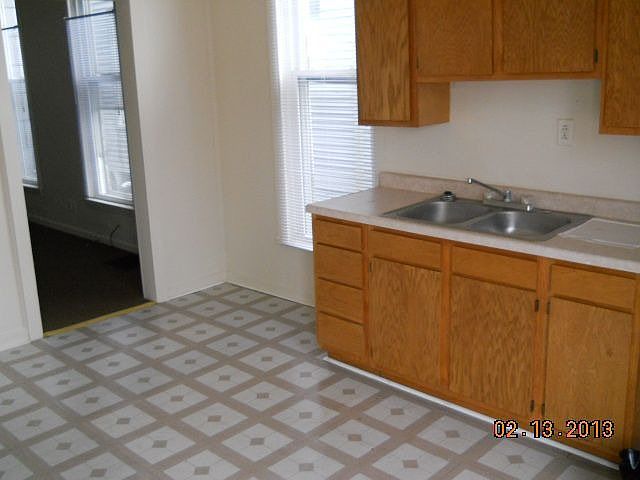 1st image of 919 S 6th St APT 2