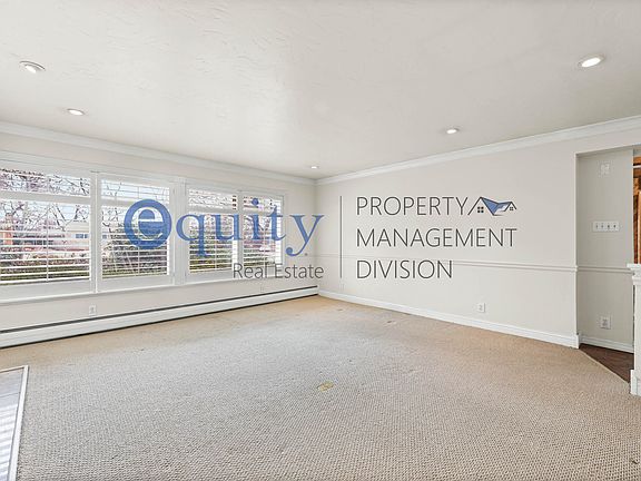 5th image of 1941 E Woodside Dr