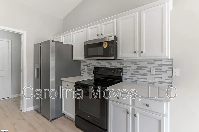 3 bed, 2.0 bath, 1548 sqft, $1,899 — Photo 4