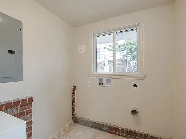 6717 NW 28th St — Photo 16