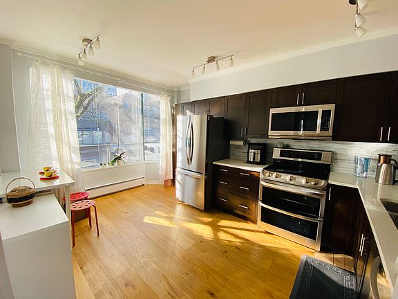 4th image of 939 W 7th Ave #15