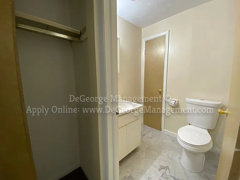 Woodside Court Apartments — Photo 29