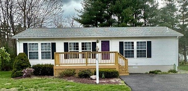 1st image of 15 Trailwood Dr