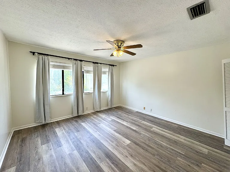 300 Cherry St #4 — Photo 7