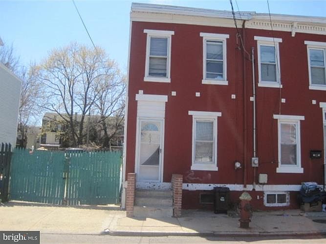 2nd image of 55 Oak St
