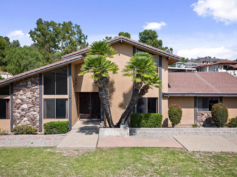 20575 Fuerte Dr