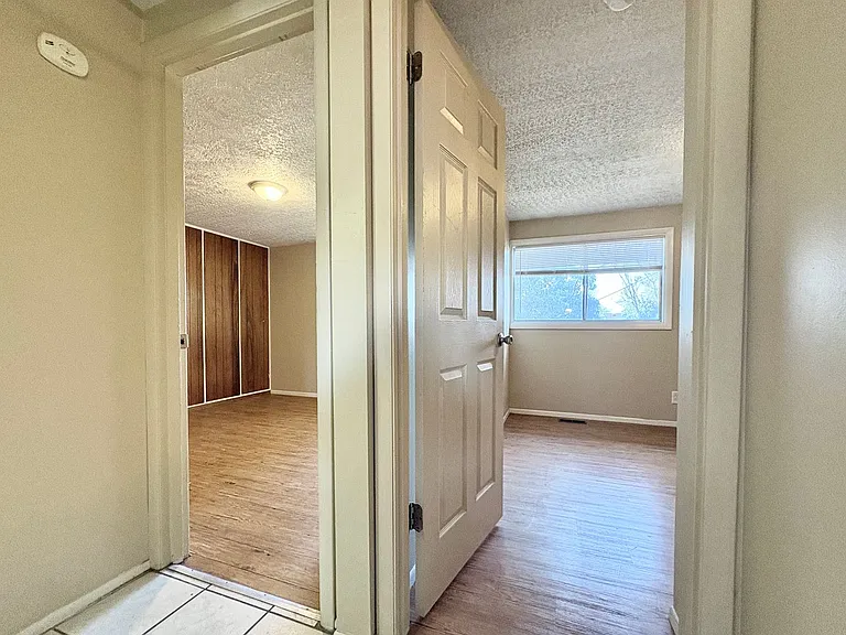 353 S 1100 E — Photo 24