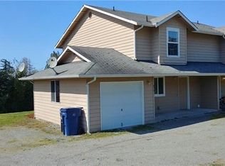 875 4th St, Camano Island, WA 98282
