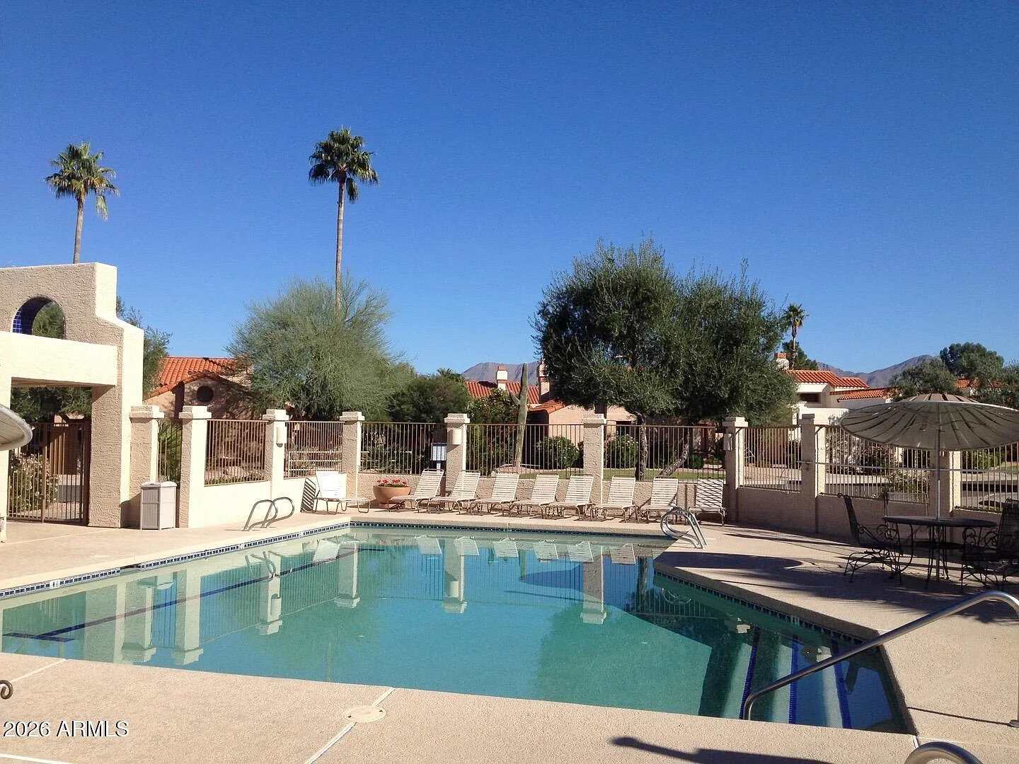 3 bed, 2.0 bath, 1900 sqft, $3,450 — Photo 2