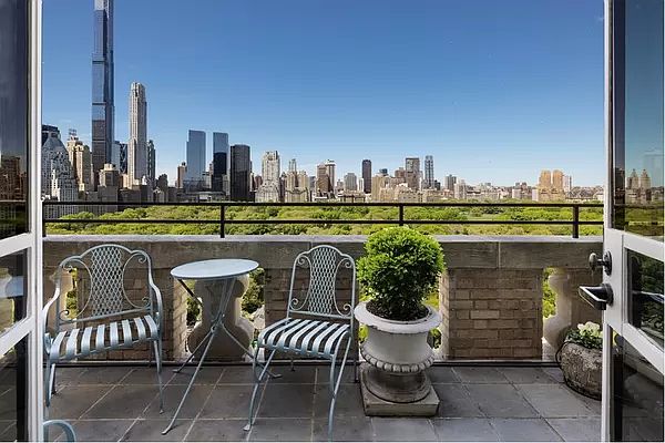 1st image of 825 5th Ave Floor 22