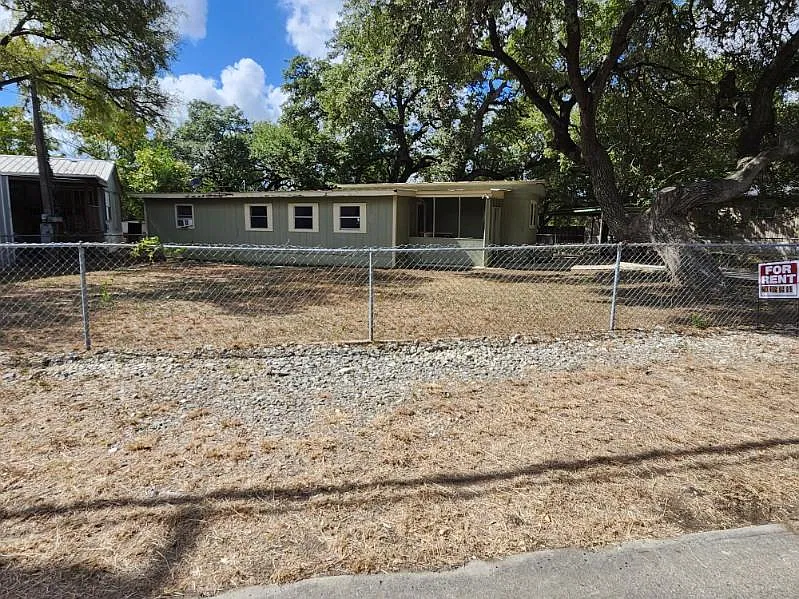 3 bed, 1200 sqft, $1,795 — Photo 1