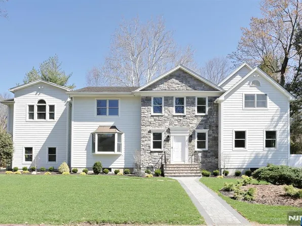 337 Franklin St, Haworth, NJ 07641