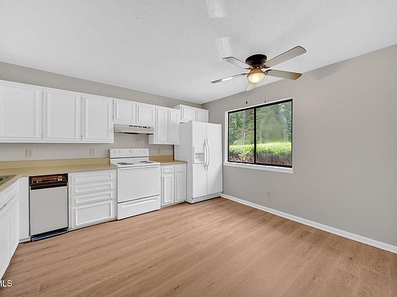 5th image of 1559 Colony Park Dr #37