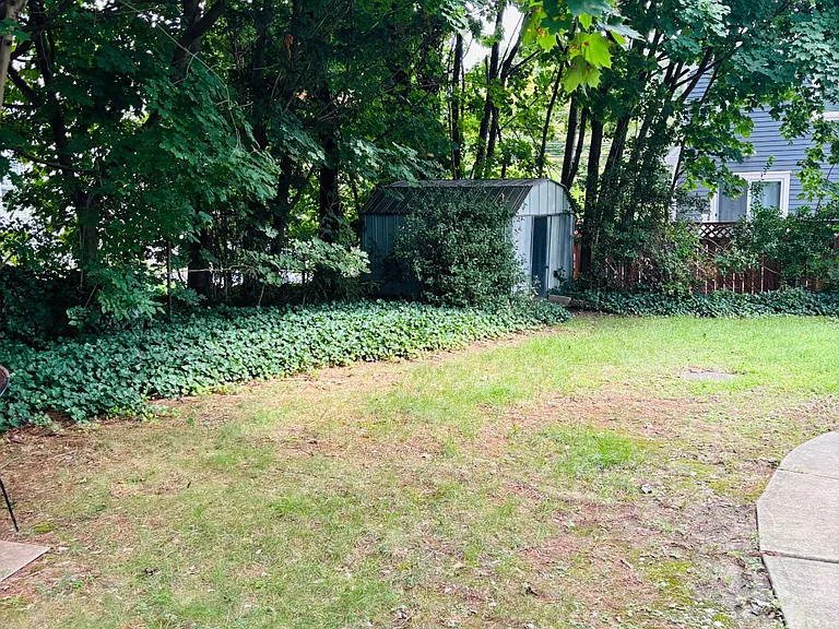 145 Carpenter Ave #4 — Photo 8