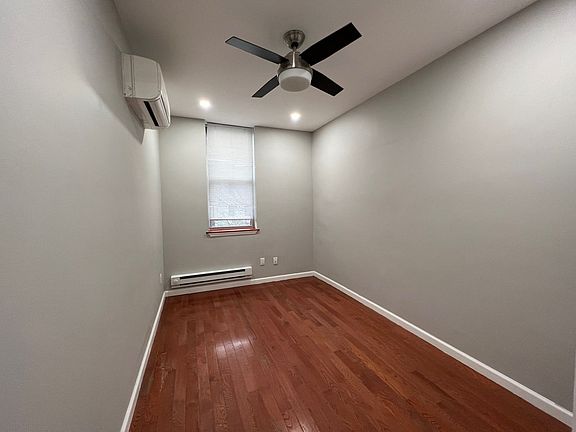 5th image of 427 W Girard Ave #2
