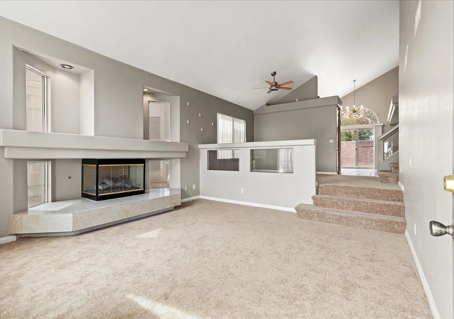 Spacious Luxurious 4 bd, 2.5 bth split level home — Photo 2