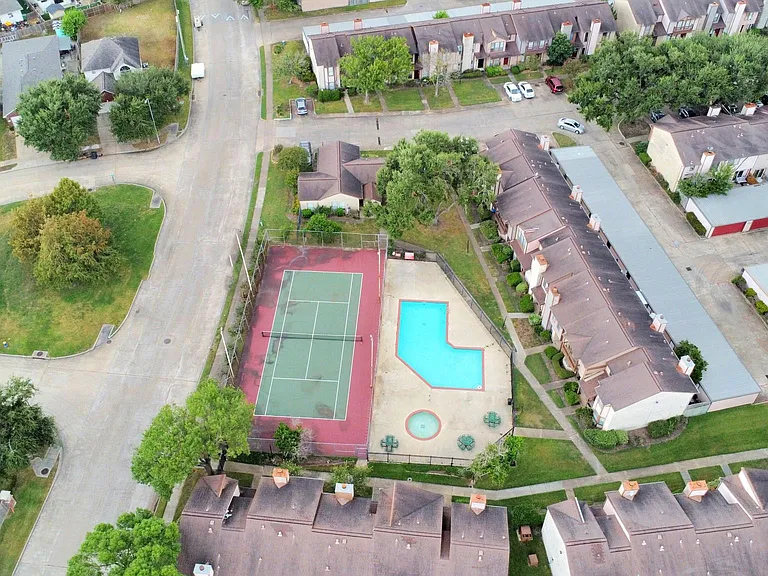 12400 Brookglade Cir #47 — Photo 31