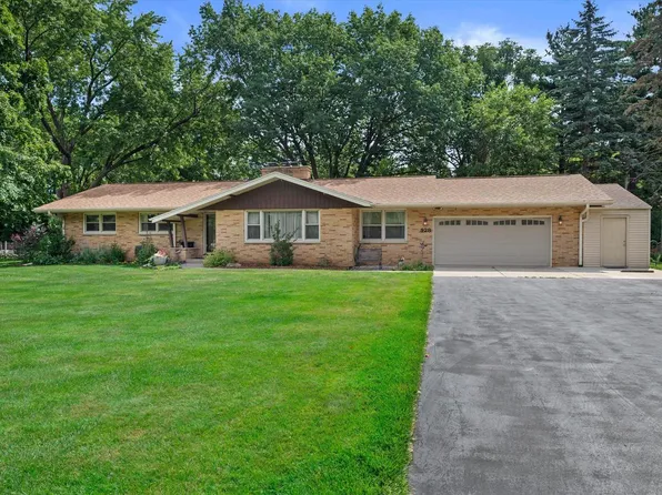 928 Mill ROAD, Delafield, WI 53018