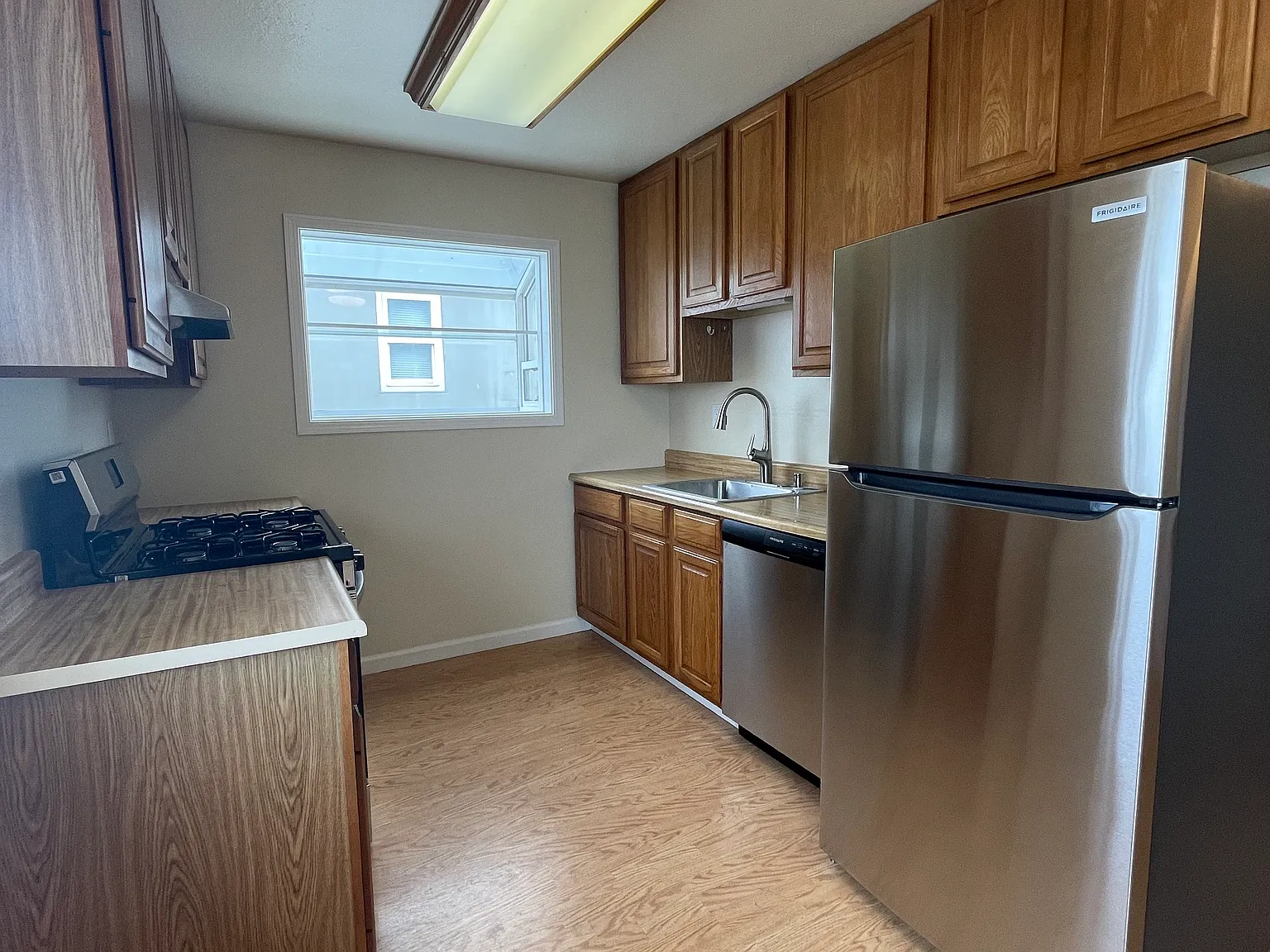 2 bed, 750 sqft, $3,550 — Photo 3