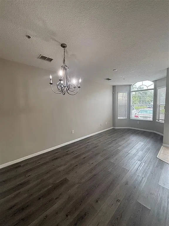3 bed, 2.0 bath, 1000 sqft, $1,695 — Photo 3