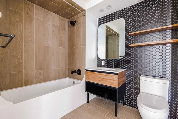 Rented by MNS | media 6