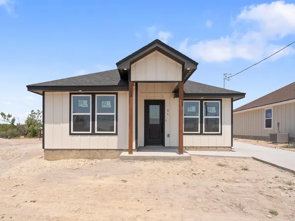 31 Gilberto St, Del Rio, TX 78840